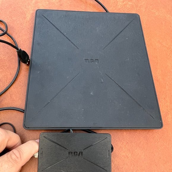 RCA ANT1560Z Indoor‎ Flat HDTV Antenna Multi-Directional Amplified - Picture 1 of 5